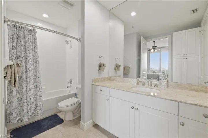 2104 W 1st  ST, Fort Myers, FL 33901