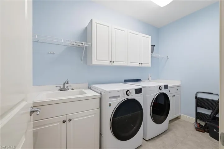 2104 W 1st  ST, Fort Myers, FL 33901