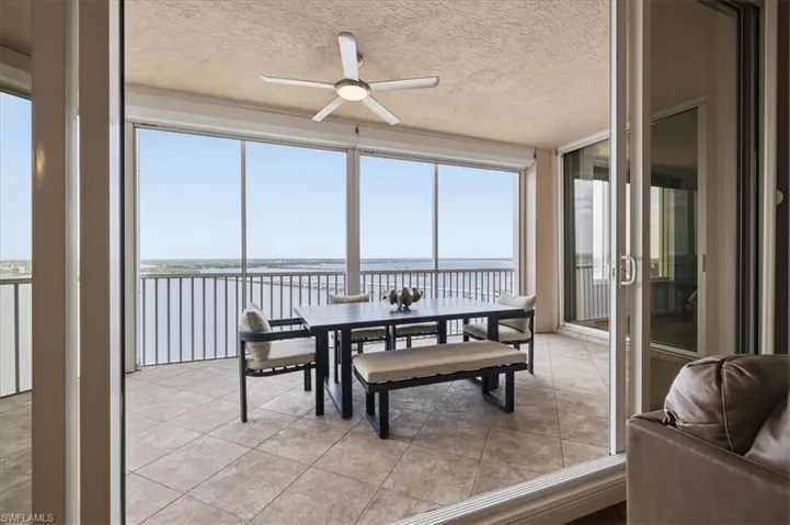 2104 W 1st  ST, Fort Myers, FL 33901