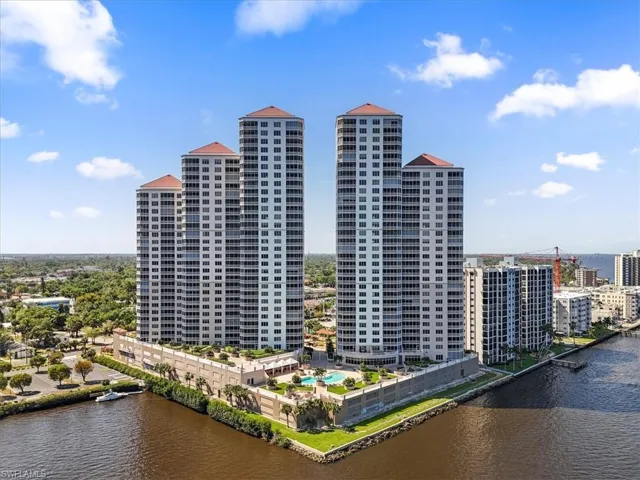 2104 W 1st  ST, Fort Myers, FL 33901