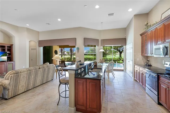 12118  Wicklow  LN, Naples, FL 34120