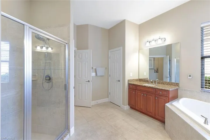 Master bathroom with 2 sinks, soaking tub and shower