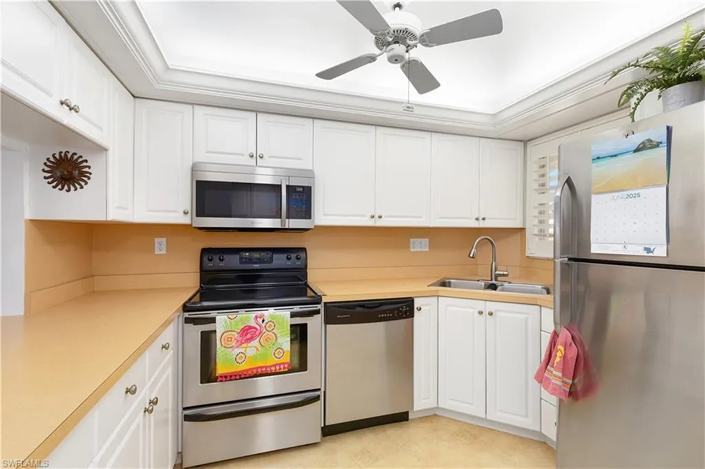 21 High Point CIR, Naples, FL 34103,225056140