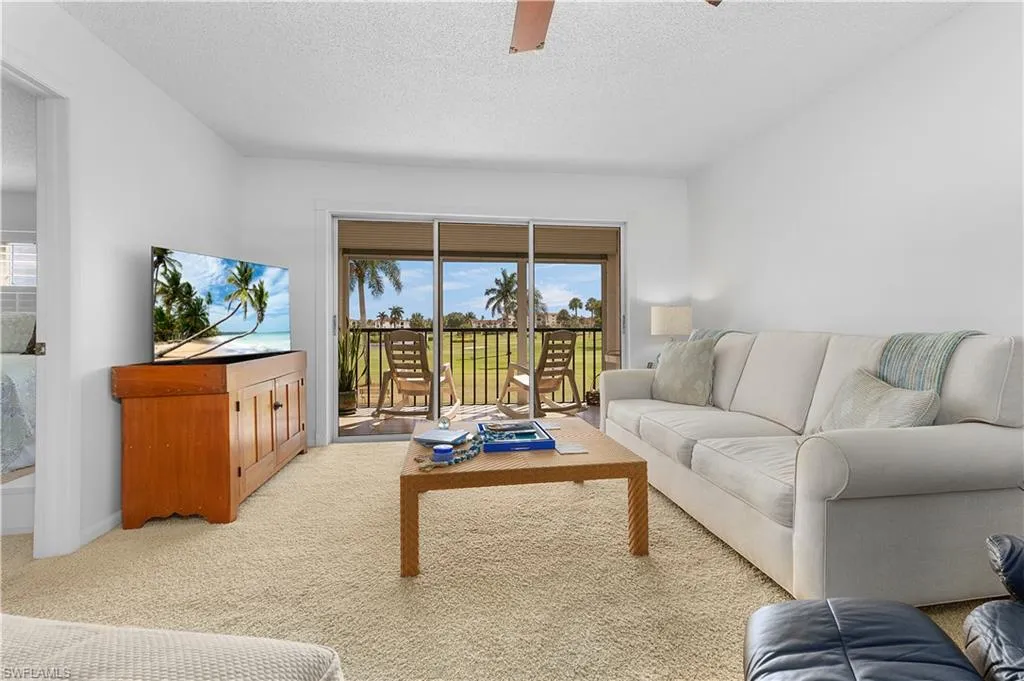 21 High Point CIR, Naples, FL 34103,225056140