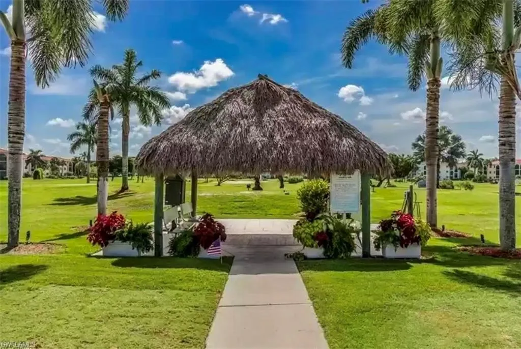 21 High Point CIR, Naples, FL 34103,225056140