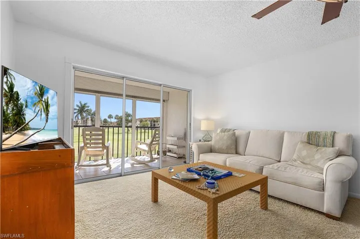 21 High Point Cir E # 206, Naples, Florida 34103