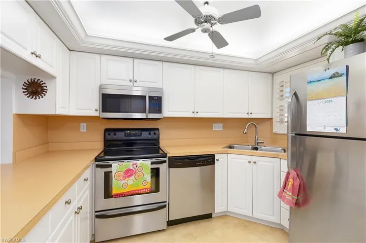 21 High Point Cir E # 206, Naples, Florida 34103
