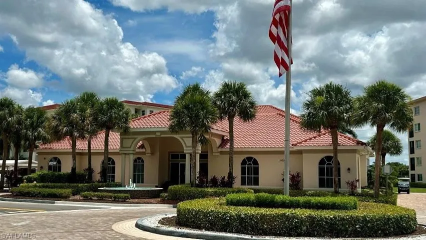 21 High Point Cir E # 206, Naples, Florida 34103