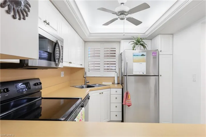 21 High Point Cir E # 206, Naples, Florida 34103