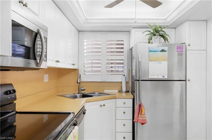 21 High Point Cir E # 206, Naples, Florida 34103