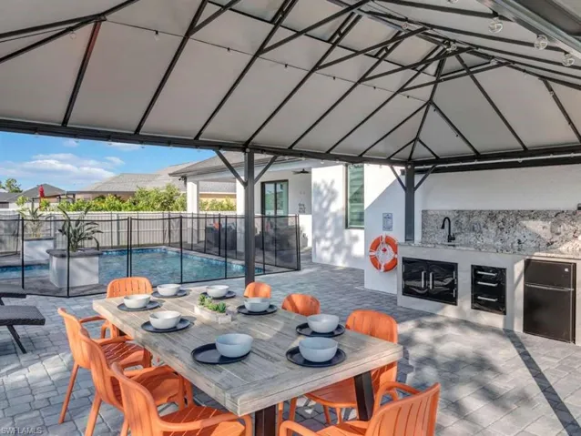 1002 Ne 2nd Pl, Cape Coral, Florida 33909