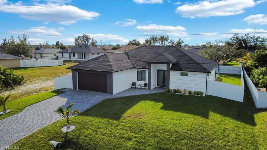 1002 Ne 2nd Pl, Cape Coral, Florida 33909