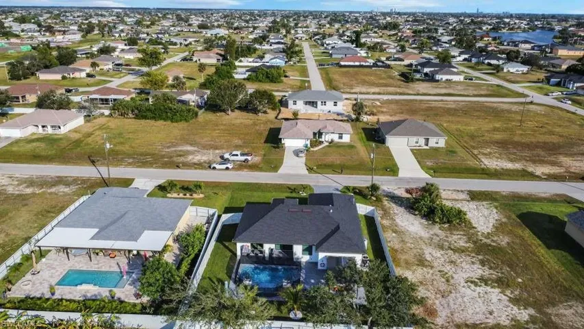1002 Ne 2nd Pl, Cape Coral, Florida 33909
