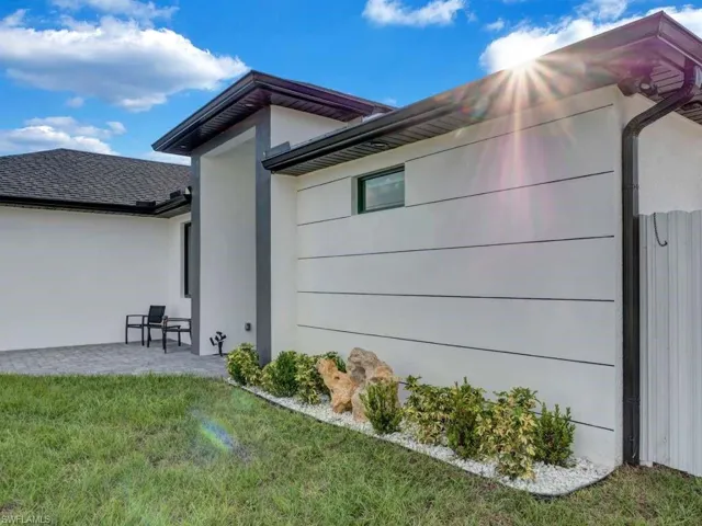 1002 Ne 2nd Pl, Cape Coral, Florida 33909