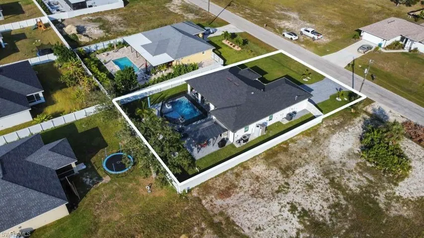 1002 Ne 2nd Pl, Cape Coral, Florida 33909