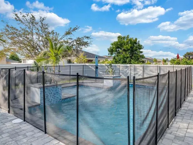 1002 Ne 2nd Pl, Cape Coral, Florida 33909