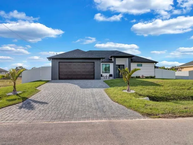 1002 Ne 2nd Pl, Cape Coral, Florida 33909