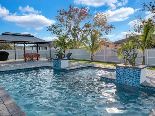1002 Ne 2nd Pl, Cape Coral, Florida 33909