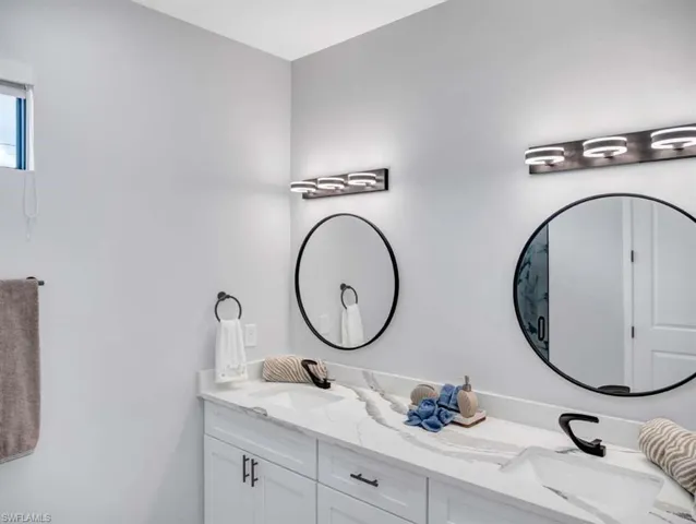 1002 Ne 2nd Pl, Cape Coral, Florida 33909