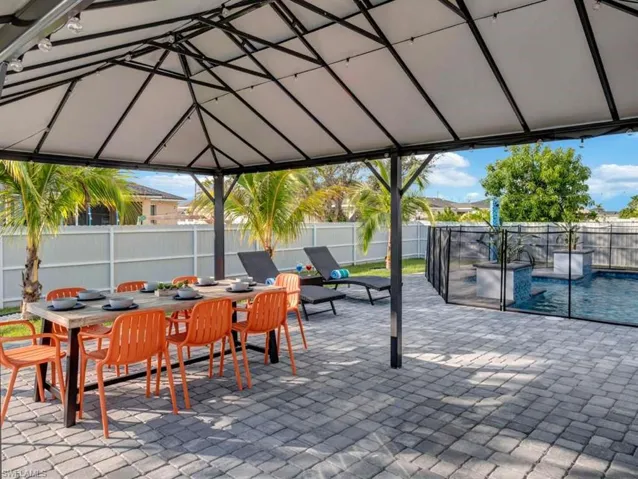 1002 Ne 2nd Pl, Cape Coral, Florida 33909