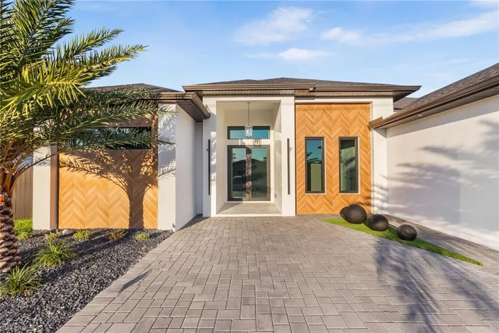1923 Sw 15th Pl, Cape Coral, Florida 33991