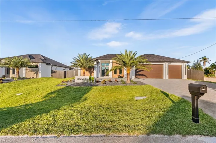 1923 Sw 15th Pl, Cape Coral, Florida 33991
