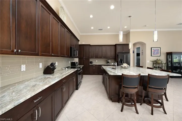 Expansive Kitchen Space!