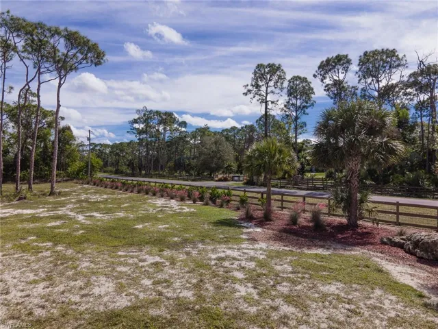 Gorgeous Country Property, Street Into Estate