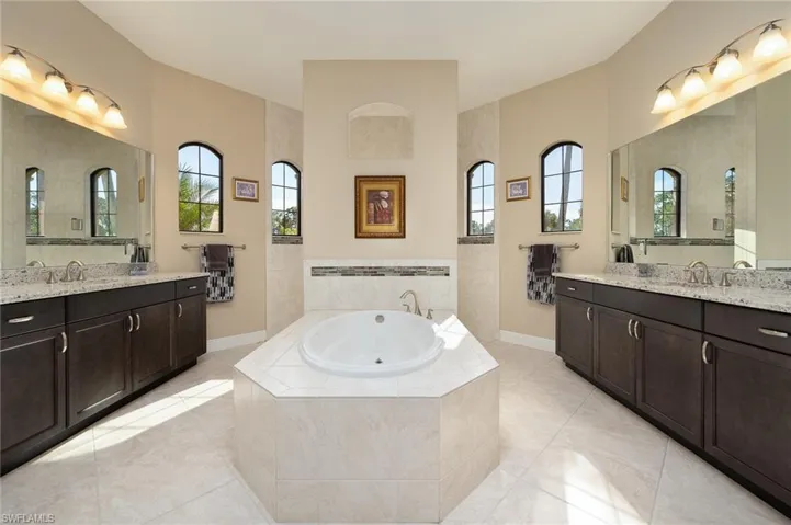 Gorgeous Master Bath!