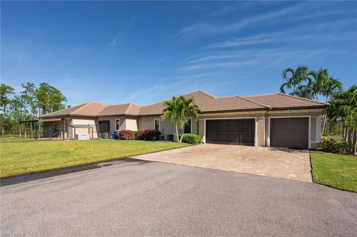 Side of Property+Fenced  Area for Dog Run