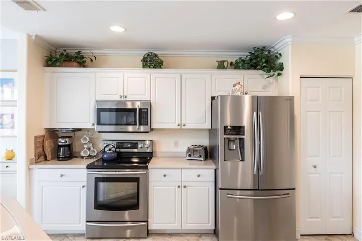 Kitchen with crown molding with stainless steel appliances