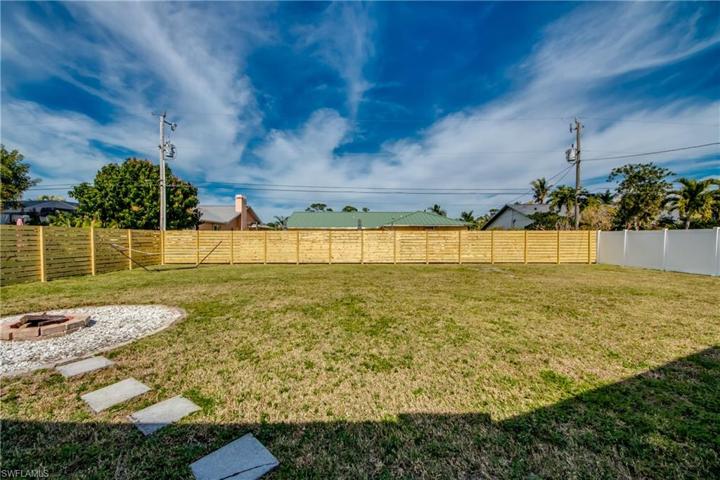 1221 SW 18th TER, CAPE CORAL FL 33991