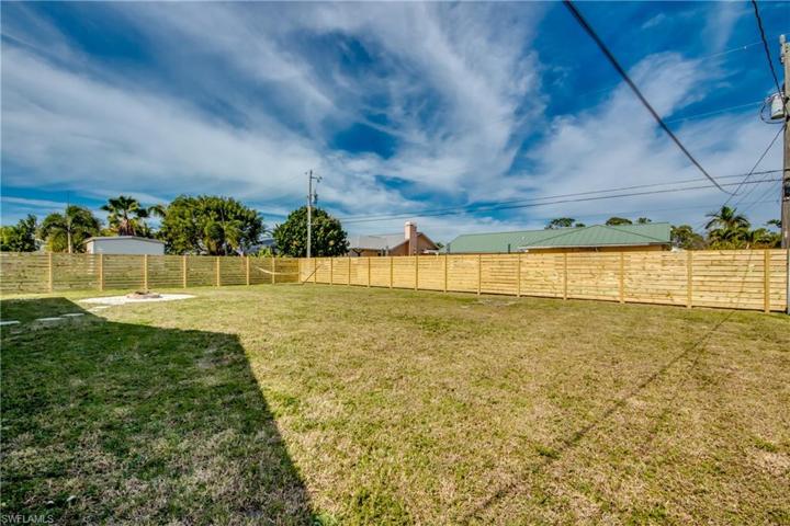 1221 SW 18th TER, CAPE CORAL FL 33991