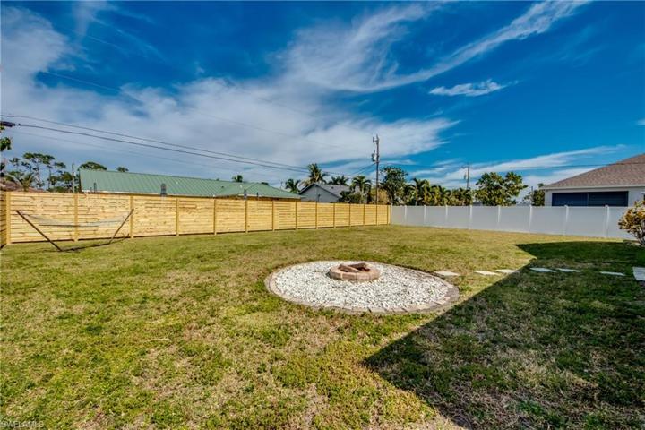 1221 SW 18th TER, CAPE CORAL FL 33991