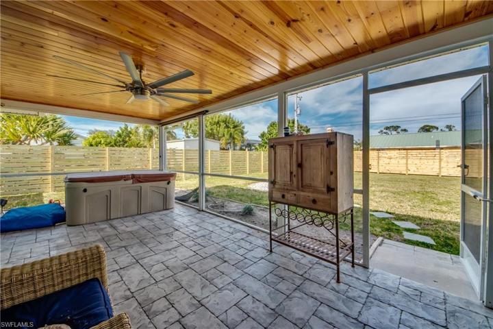 1221 SW 18th TER, CAPE CORAL FL 33991