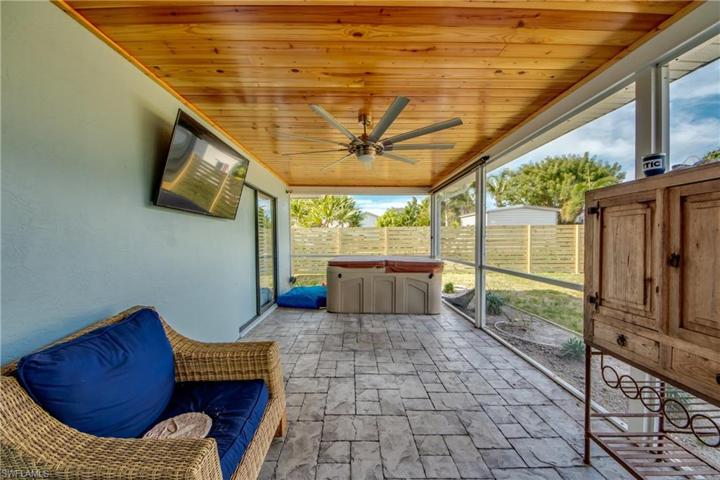 1221 SW 18th TER, CAPE CORAL FL 33991
