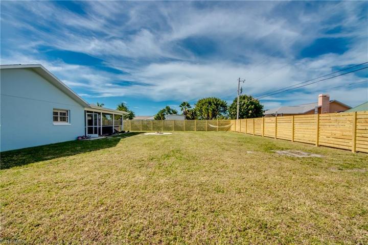 1221 SW 18th TER, CAPE CORAL FL 33991