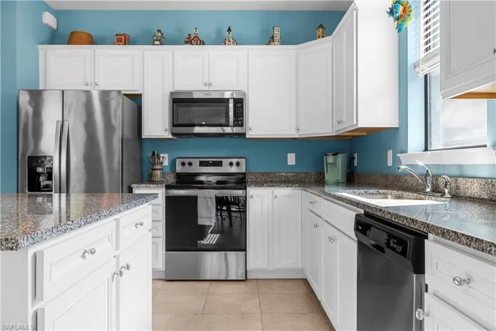 Beautiful Kitchen with Granite Counter tops, center island and Stainless Steel Appliances. 16009 Palmetto Prairie Drive.  Hampton Lakes at River Hall.