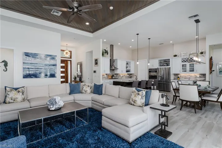 1017  Admiralty  CT, Marco Island, FL 34145