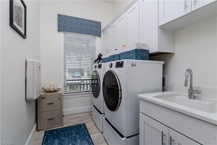 1017  Admiralty  CT, Marco Island, FL 34145