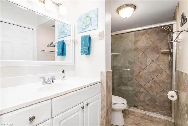 main suite bath pic 2