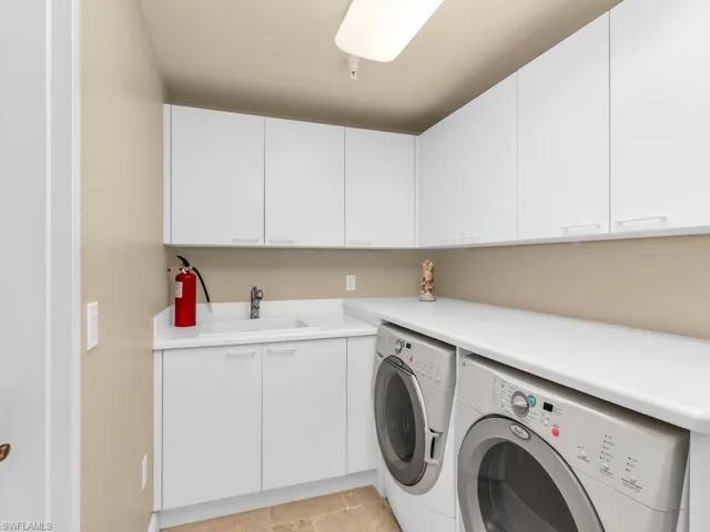 1050  Borghese  LN, Naples, FL 34114