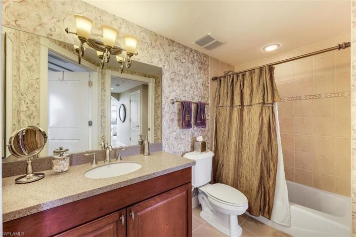 Guest bath -direct access to the guest bedroom