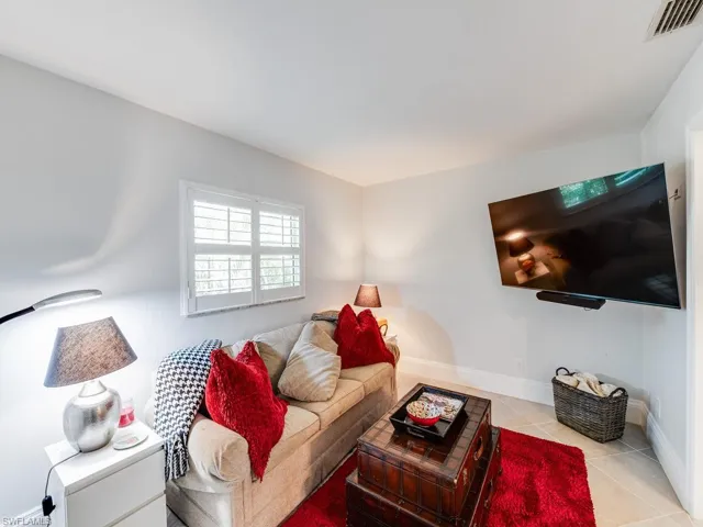 Den/ 3rd bedroom