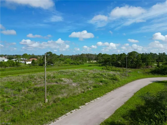 View of home's community