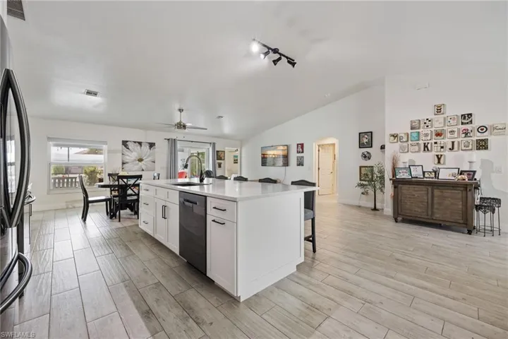 2017 Se 17th Pl, Cape Coral, Florida 33990