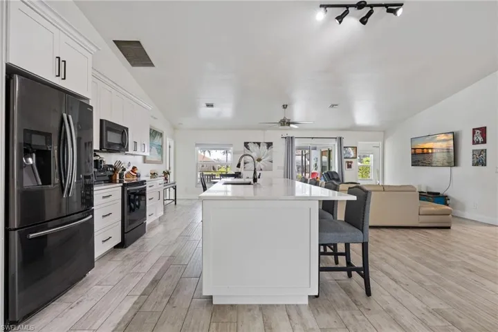 2017 Se 17th Pl, Cape Coral, Florida 33990