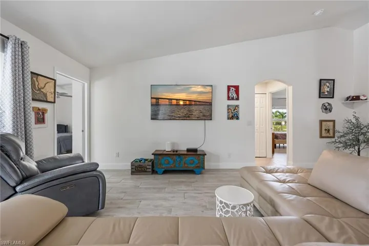 2017 Se 17th Pl, Cape Coral, Florida 33990