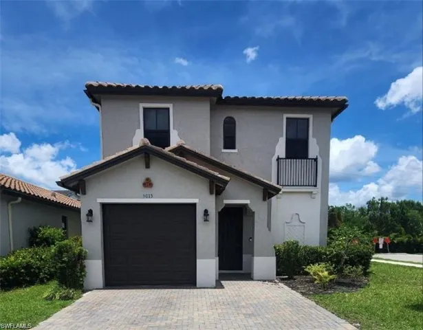 9015  Madrid  CIR, Naples, FL 34104
