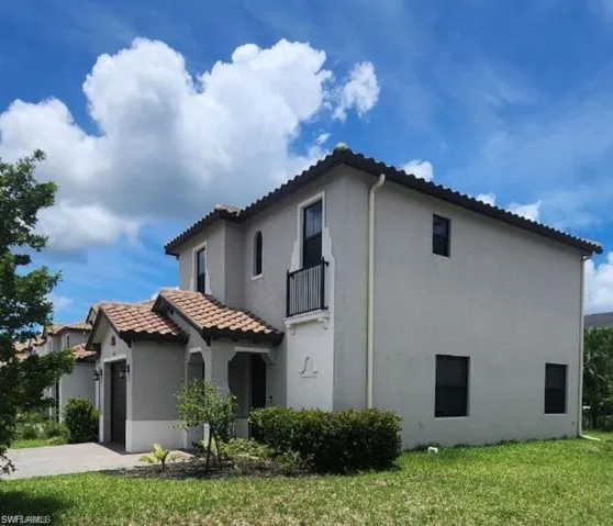 9015  Madrid  CIR, Naples, FL 34104